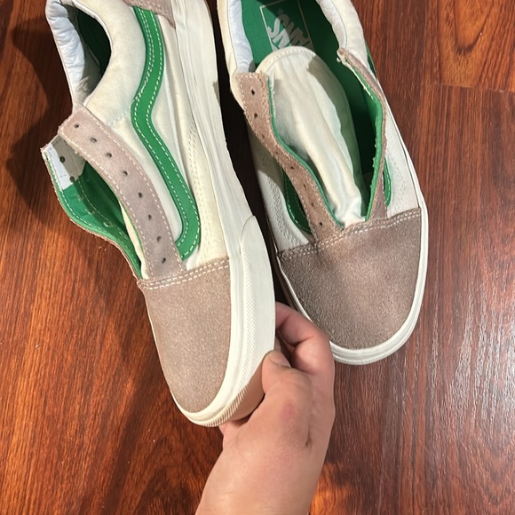 Vans - Picture 5 of 9